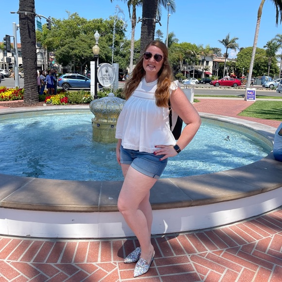 Meet your Posher, Jennifer - Picture 2 of 5